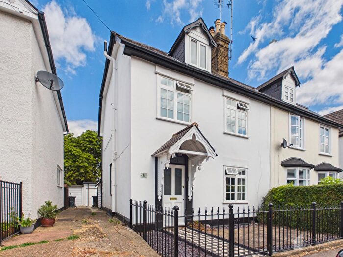 4 Bedroom Semi-Detached House For Sale In New Road, Harlow, CM17