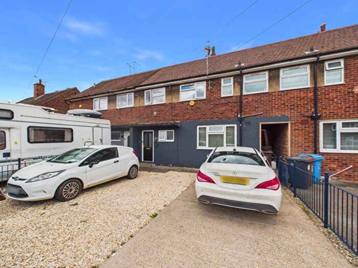 3 Bedroom Terraced House For Sale In Troutsdale Grove, Hull, HU9