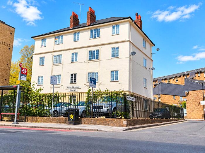 3 Bedroom Apartment To Rent In Flat, Anne Boleyn House, Prusom Street, London, Greater London, E1W