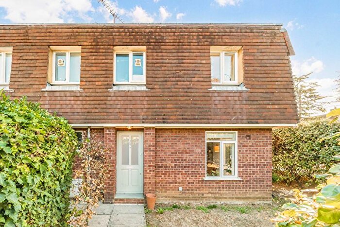 1 Bedroom Flat To Rent In Station Approach, Sunbury, TW16