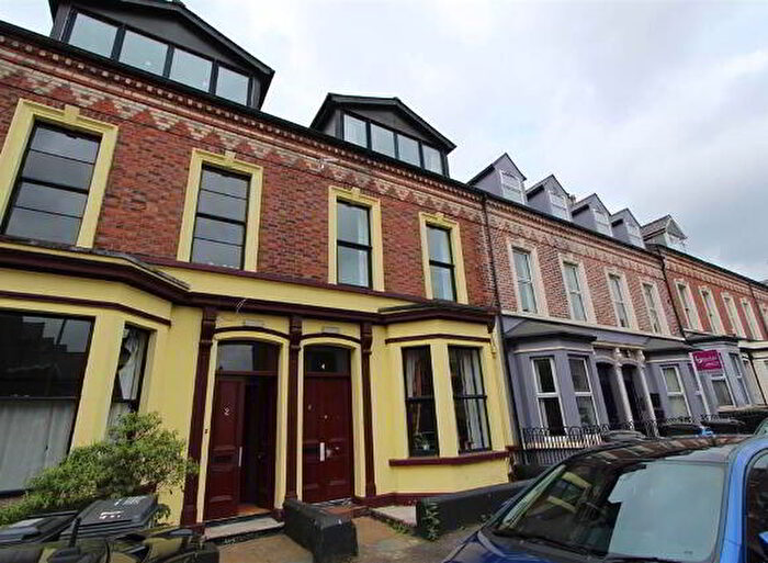 7 Bedroom Mid Terraced House To Rent In Malone Avenue, Belfast, BT9