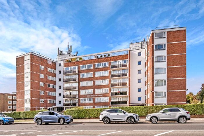 2 Bedroom Apartment For Sale In Regents Park Road, London, N3