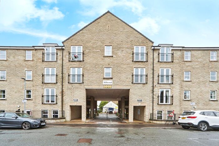 2 Bedroom Flat For Sale In Sycamore Avenue, Bingley, BD16