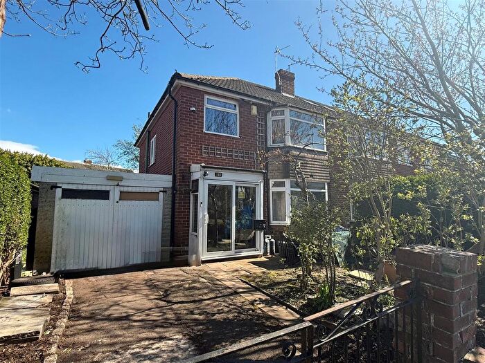 3 Bedroom Semi-Detached House For Sale In Dringthorpe Road, York, YO24