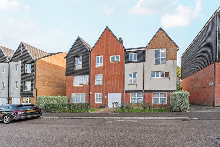 2 Bedroom Flat For Sale In Cloudeseley Close, Sidcup, DA14