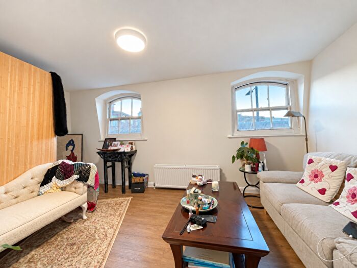 2 Bedroom Flat To Rent In Amhurst Road, Hackney, E8