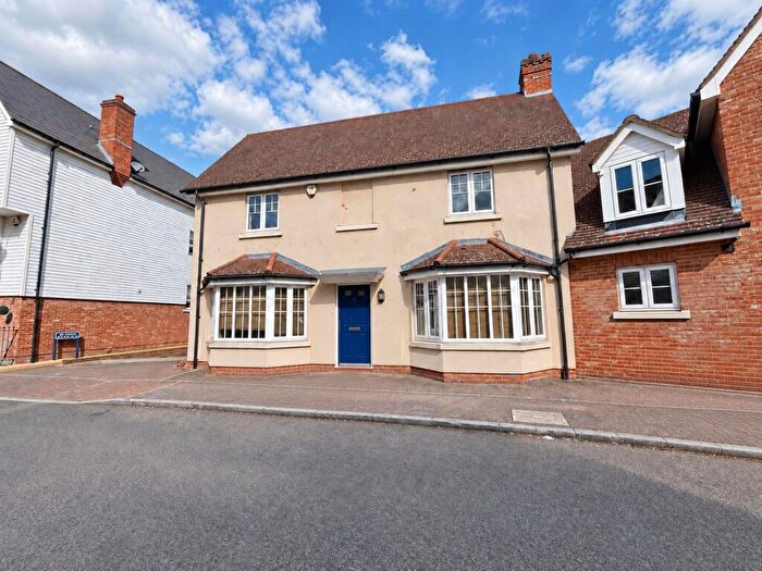 4 Bedroom Semi-Detached House For Sale In Watermans Way, Greenhithe, DA9
