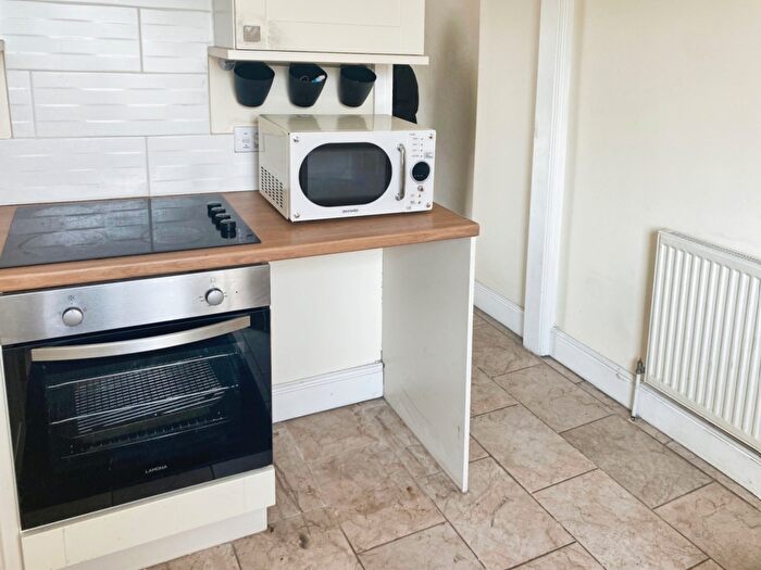 2 Bedroom Flat To Rent In Main Road, CF38