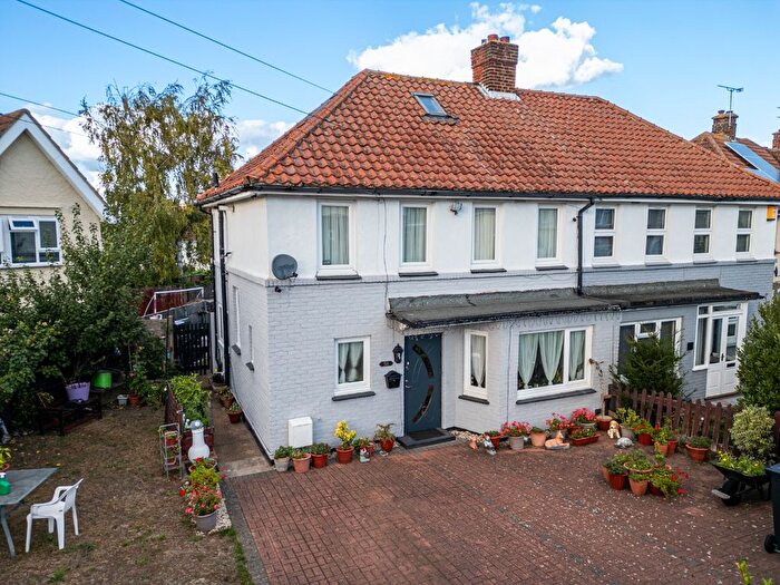 4 Bedroom Semi-Detached House For Sale In Jubilee Crescent, Gravesend, Kent, DA12