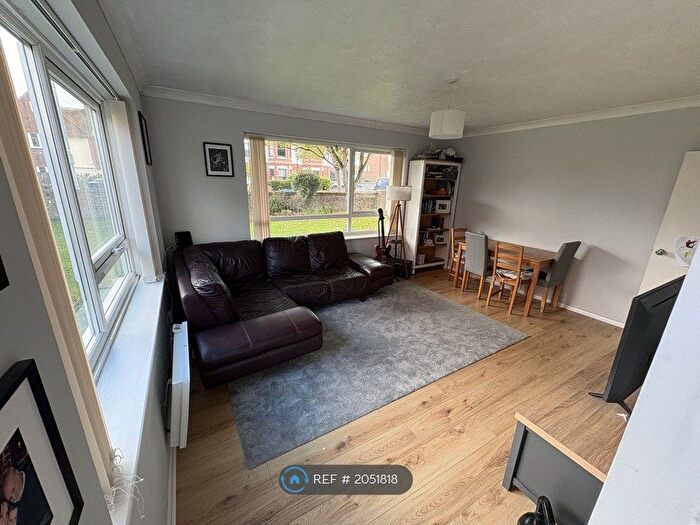 1 Bedroom Flat To Rent In Airedale Court, Worthing, BN11