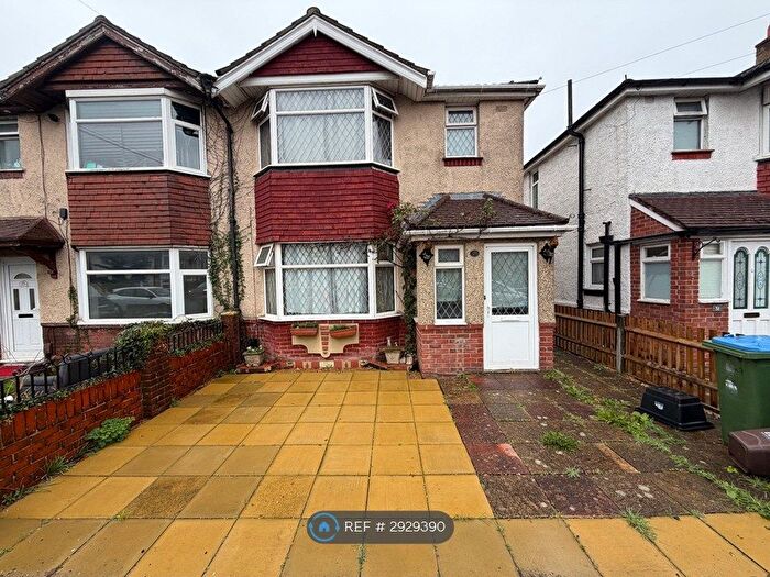 4 Bedroom Semi-Detached House To Rent In Warren Avenue, Southampton, SO16