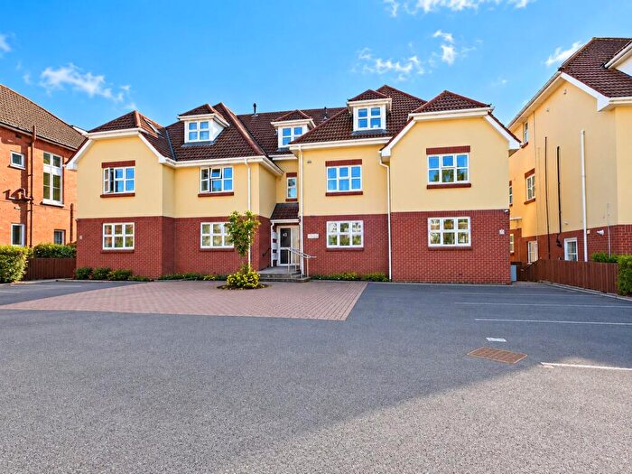 2 Bedroom Apartment For Sale In Parkwood Road, Bournemouth, Dorset, BH5