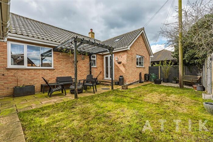 2 Bedroom Detached Bungalow For Sale In London Road, Halesworth, IP19