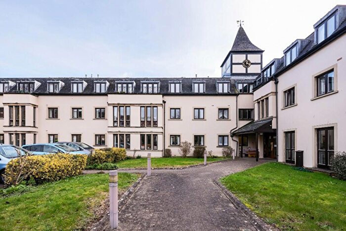 2 Bedroom Flat For Sale In St. Johns Road, Bath, Somerset, BA2