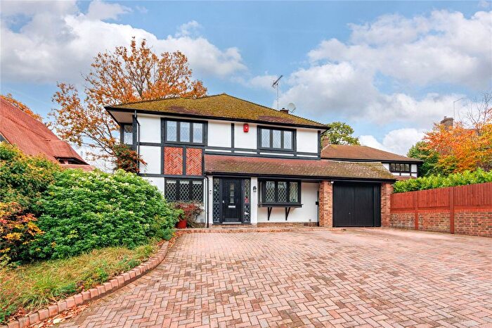 4 Bedroom Detached House For Sale In Canons Close, Radlett, Hertfordshire, WD7