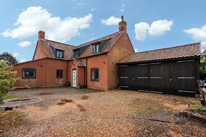 3 Bedroom Detached House For Sale In Foulsham Road, Hindolveston, Norfolk, NR20
