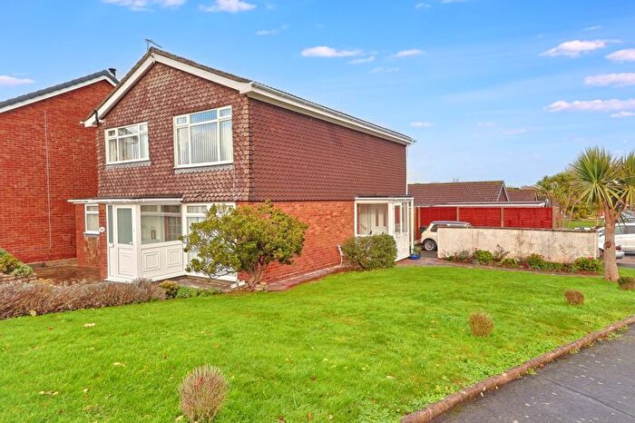 2 Bedroom Flat For Sale In Gibson Road, Paignton, TQ4