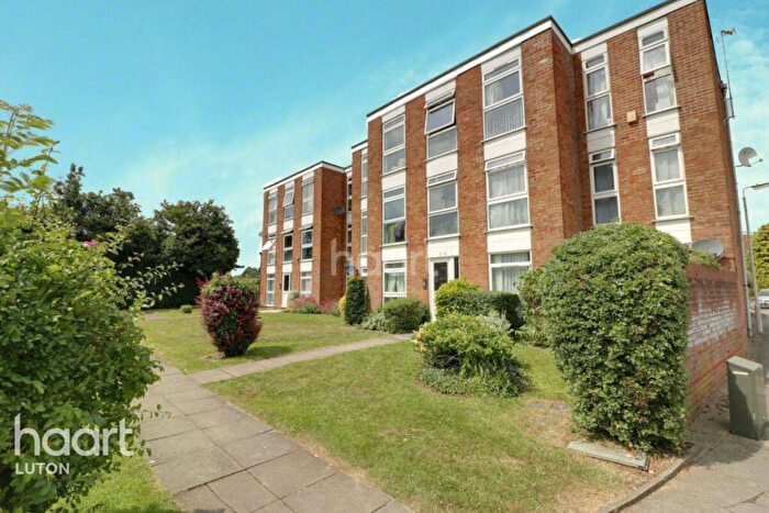 2 Bedroom Apartment To Rent In Elderberry Close, Luton, LU2