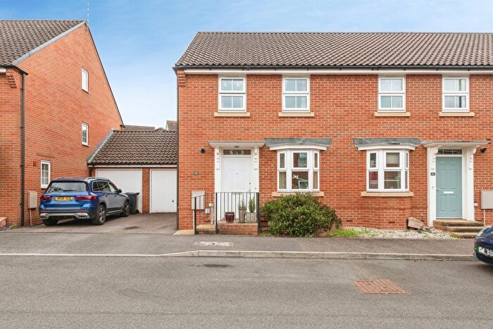 3 Bedroom Semi-Detached House For Sale In Collett Road, Norton Fitzwarren, Taunton, TA2