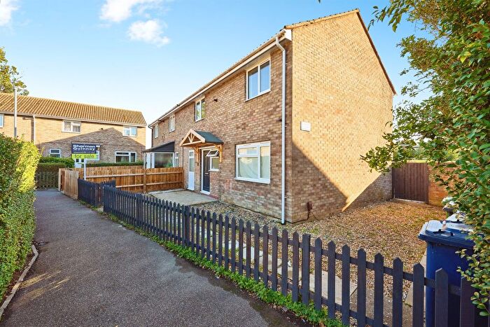 4 Bedroom Semi-Detached House For Sale In Sallowbush Road, Huntingdon, PE29
