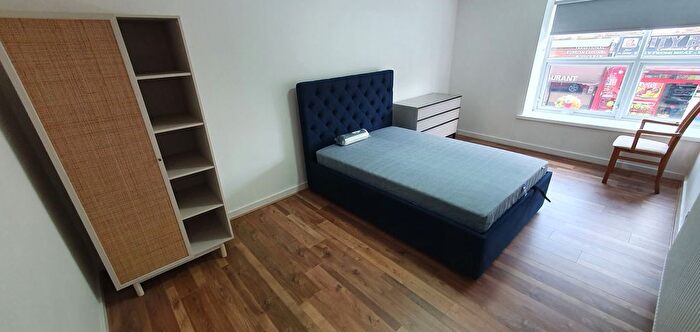 3 Bedroom Flat To Rent In City Road, Cardiff, CF24