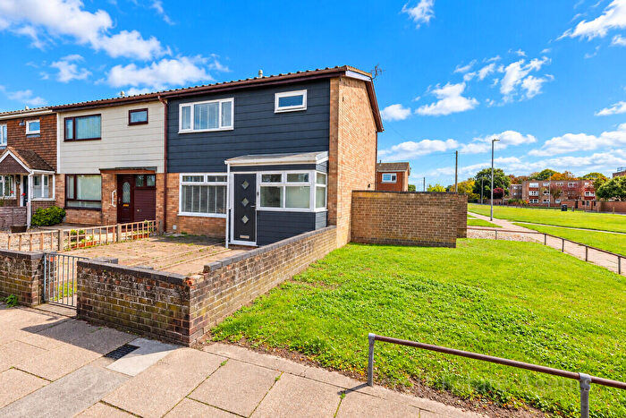 3 Bedroom Semi-Detached House For Sale In Daphne Way, Gorleston, NR31