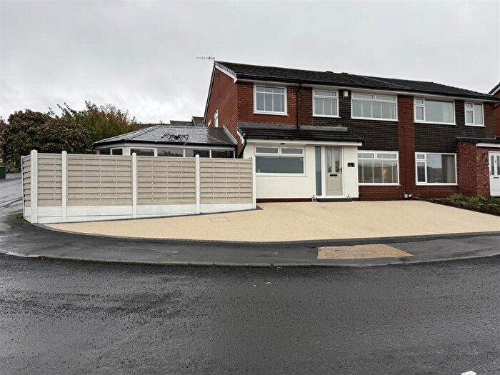 4 Bedroom Semi-Detached House For Sale In Dale Avenue, Mossley, Ashton-Under-Lyne, OL5