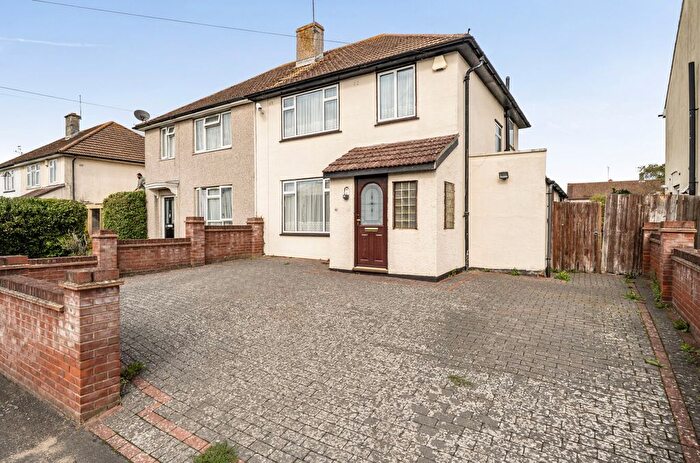 3 Bedroom Semi-Detached House For Sale In Vernon Crescent, Reading, Berkshire, RG2
