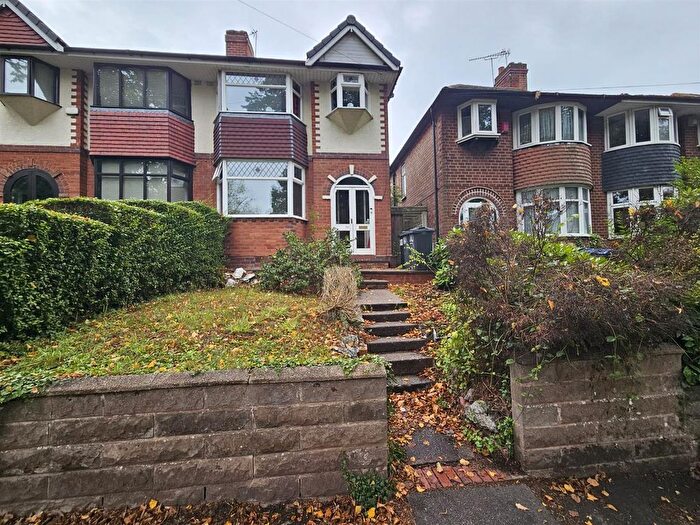 3 Bedroom Semi-Detached House To Rent In Kingstanding Road, Birmingham, B44
