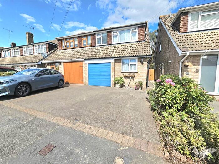 3 Bedroom Semi-Detached House To Rent In Thorncroft, Hornchurch, Essex, RM11