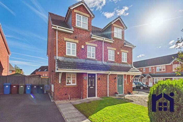 3 Bedroom Semi-Detached House For Sale In Darwen Fold Close, Buckshaw Village, PR7