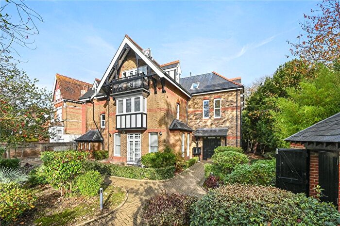 2 Bedroom Flat For Sale In North Common Road, London, Uk, W5