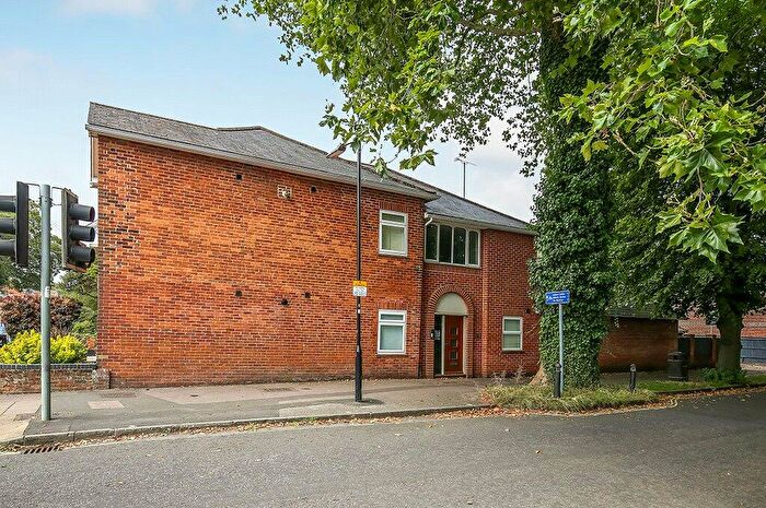 1 Bedroom Apartment To Rent In Park Avenue, Winchester, Hampshire, SO23