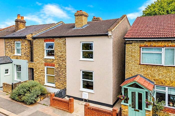 3 Bedroom Semi-Detached House For Sale In Eden Road, Walthamstow, London, E17