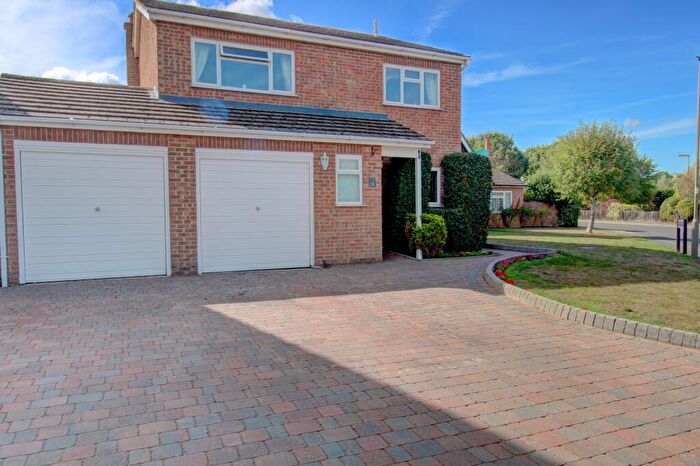 4 Bedroom Detached House For Sale In Wellington Way, Horley, RH6