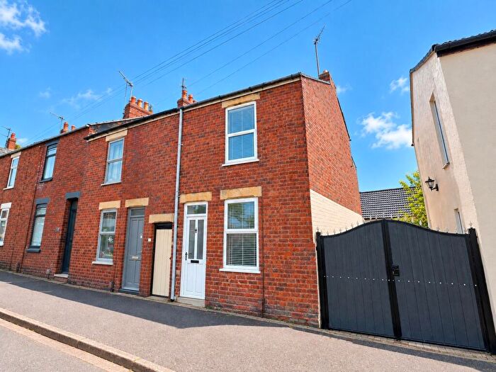 2 Bedroom Terraced House For Sale In Dudley Road, Grantham, NG31