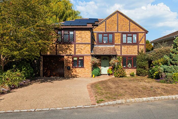 4 Bedroom Detached House For Sale In Dunlin Rise, Guildford, Surrey, GU4
