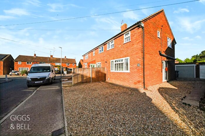 3 Bedroom Semi-Detached House For Sale In Blackthorn Drive, Luton, Bedfordshire, LU2