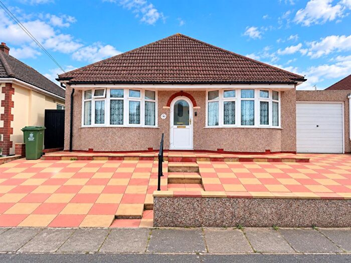 2 Bedroom Detached Bungalow For Sale In Keswick Road, Bexleyheath, DA7
