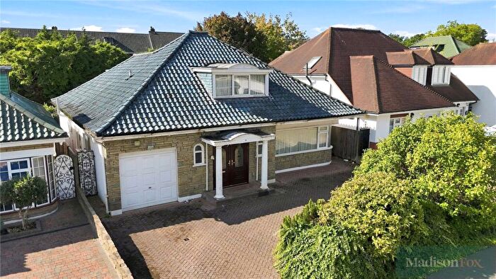 5 Bedroom Bungalow For Sale In Meadow Walk, South Woodford, E18