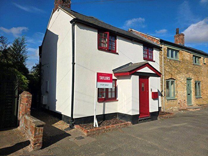 3 Bedroom Cottage For Sale In Patricks Lane, Deanshanger, Milton Keynes, Northamptonshire, MK19