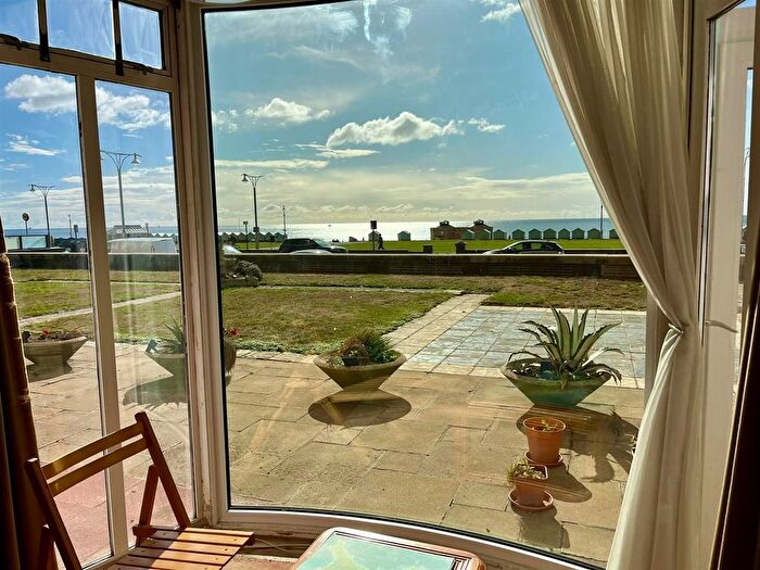 2 Bedroom Flat For Sale In Kingsway Court, Queens Gardens, Hove, BN3