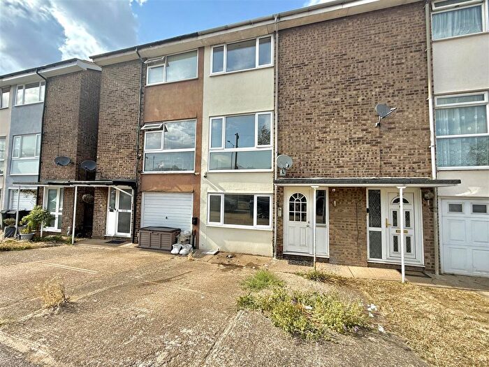 6 Bedroom Terraced House To Rent In Prince Avenue, Westcliff-On-Sea, SS0