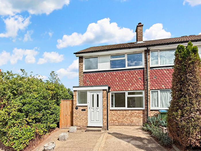 3 Bedroom End Of Terrace House To Rent In The Birches, London, SE7