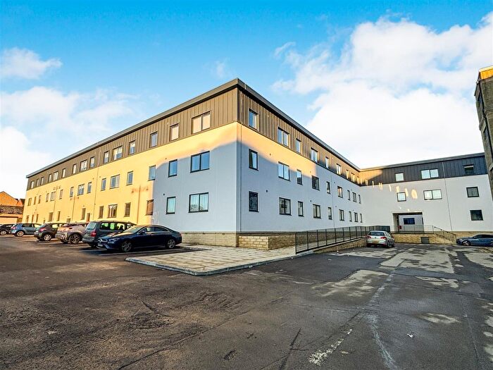 1 Bedroom Flat To Rent In Bingley Road, Bradford, BD9