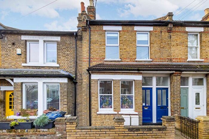 1 Bedroom Flat To Rent In Grosvenor Road, Hanwell, W7