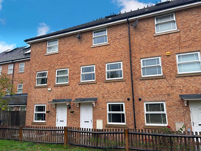 4 Bedroom Town House To Rent In Swift Close, Cippenham, Slough, SL1