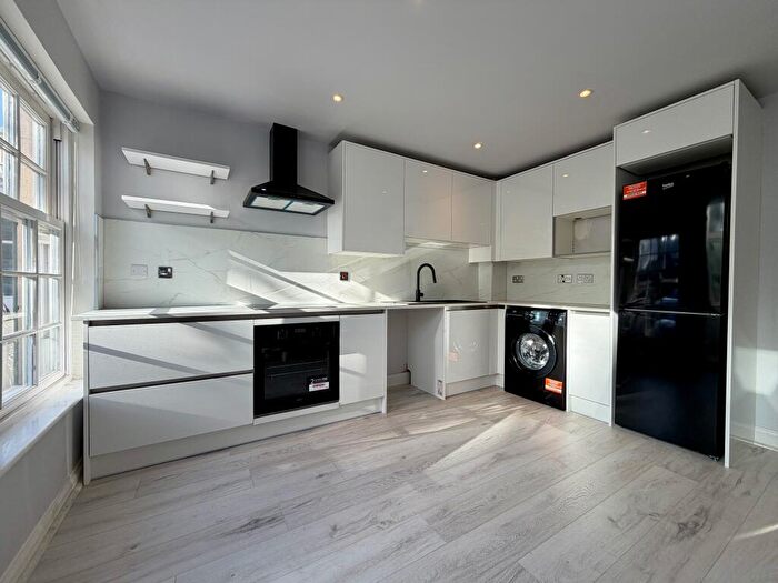 4 Bedroom Town House To Rent In John Cullis Gardens, Leamington Spa, CV32