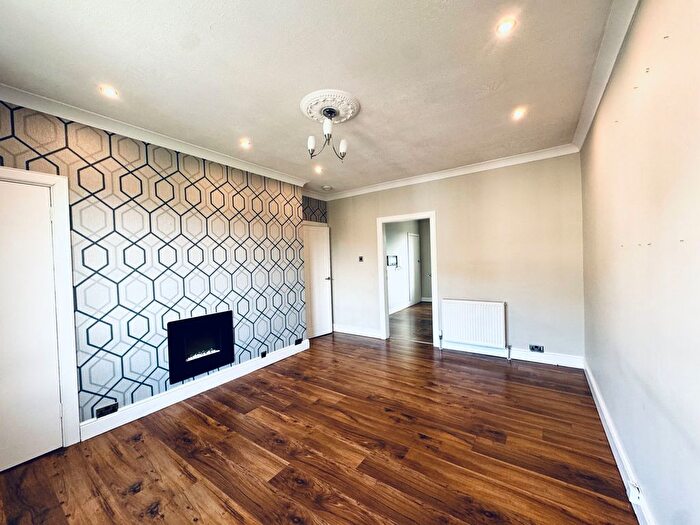 2 Bedroom Flat To Rent In Schawpark Avenue, Sauchie, Alloa, FK10