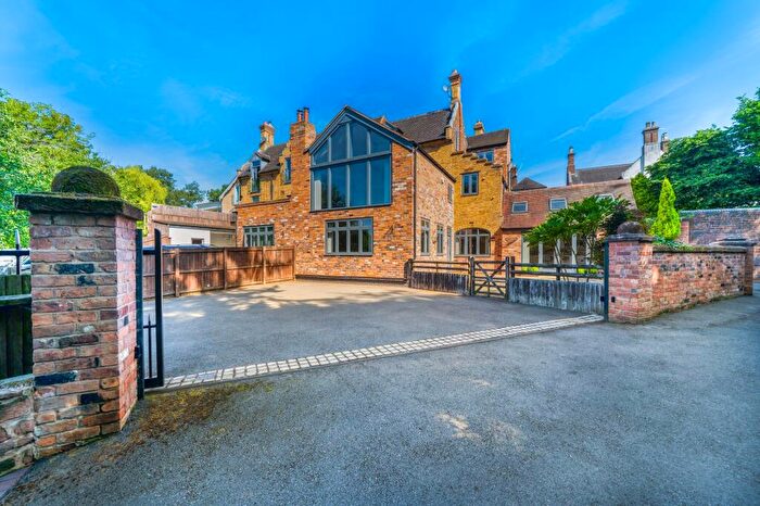 3 Bedroom Semi-Detached House For Sale In Bridgnorth Road, Stourton, DY7